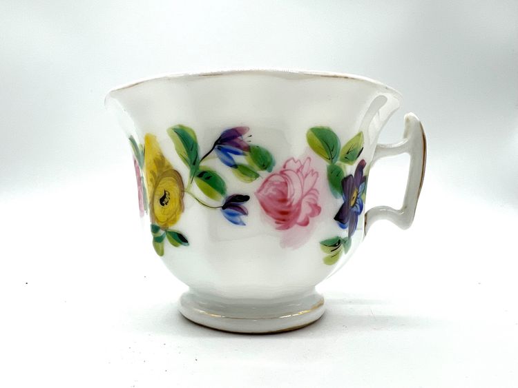Paris porcelain cup and saucer - Louis-Philippe period - Floral decoration and gilding