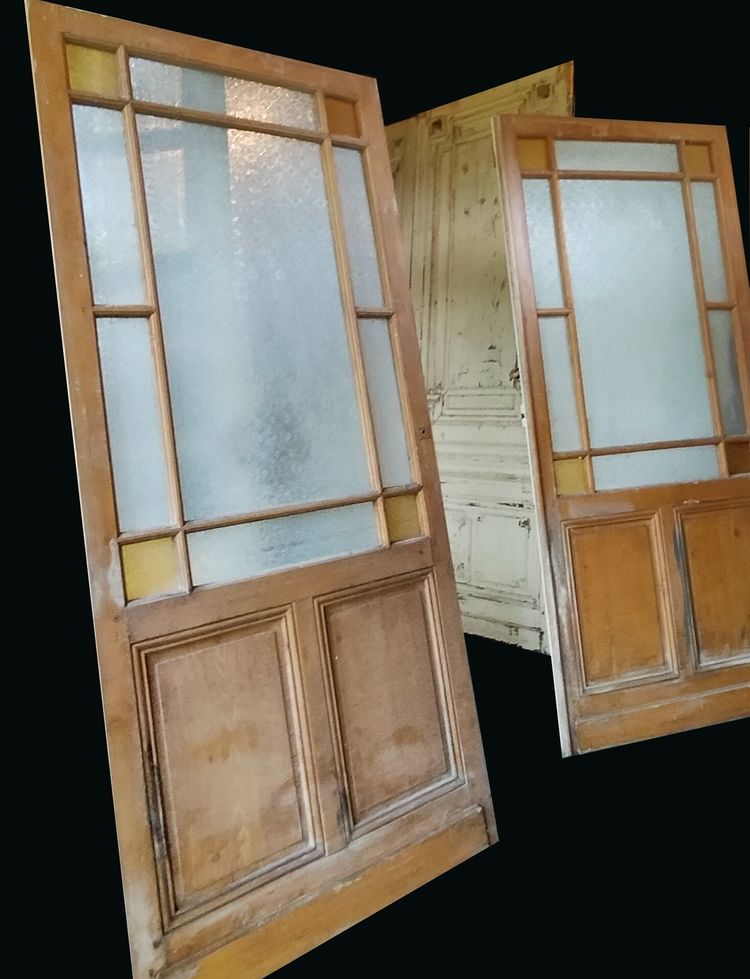 Deux Anciennes Larges Portes Vitrées De Magasin Boutique Cloison Vitrée Pose Galandage