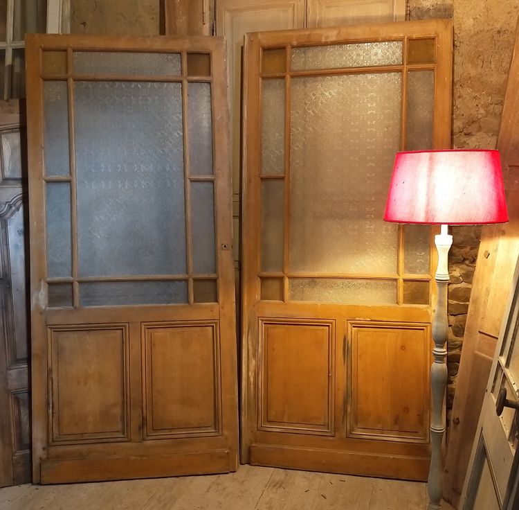 Deux Anciennes Larges Portes Vitrées De Magasin Boutique Cloison Vitrée Pose Galandage