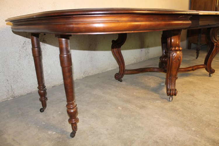 Table de salle à manger en noyer avec ses 3 allonges style Louis XV ép. 19ème long : 3 mètres