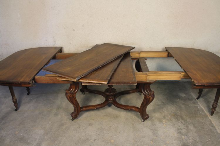 Table de salle à manger en noyer avec ses 3 allonges style Louis XV ép. 19ème long : 3 mètres