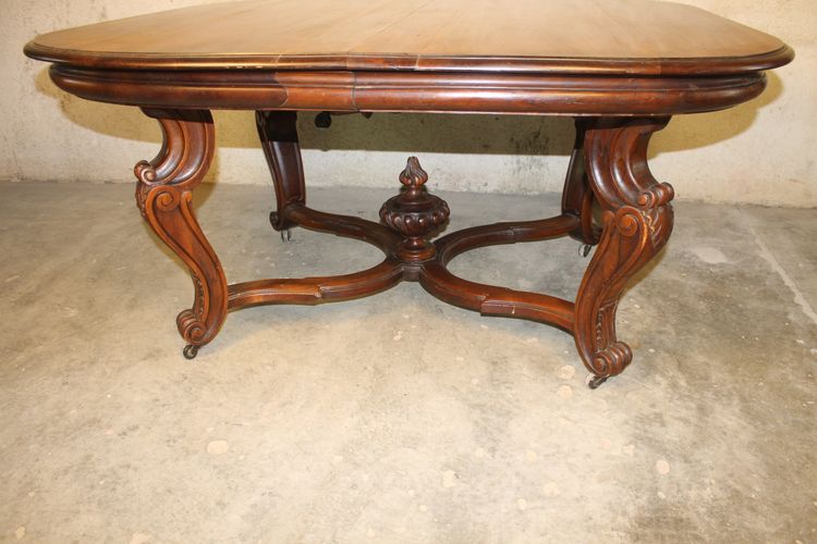 Table de salle à manger en noyer avec ses 3 allonges style Louis XV ép. 19ème long : 3 mètres