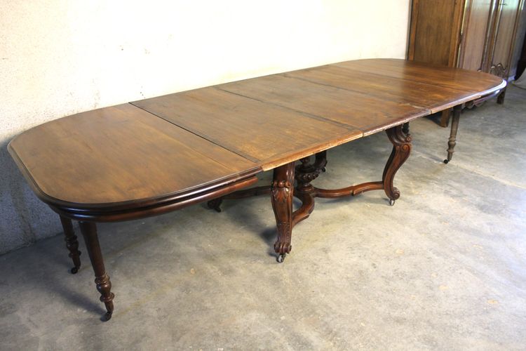 Table de salle à manger en noyer avec ses 3 allonges style Louis XV ép. 19ème long : 3 mètres