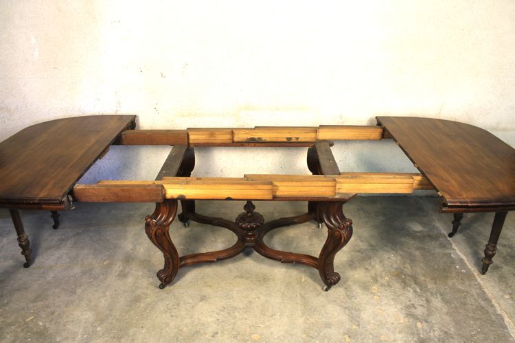 Table de salle à manger en noyer avec ses 3 allonges style Louis XV ép. 19ème long : 3 mètres