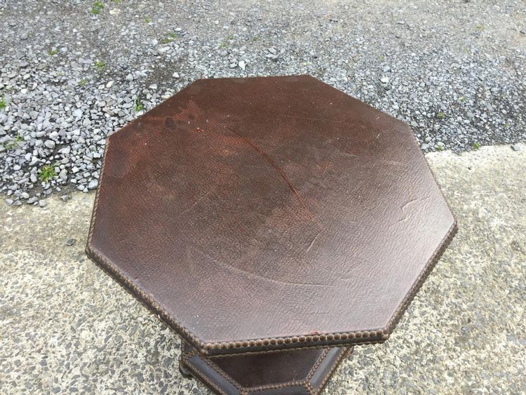 Haut Gueridon Art Deco En Cuir Et Chene Circa 1930