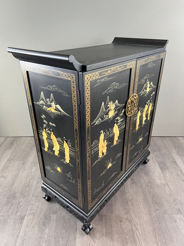 Meuble Bar Asiatique En Bois Laqué Noir Et Doré , XXe Siècle