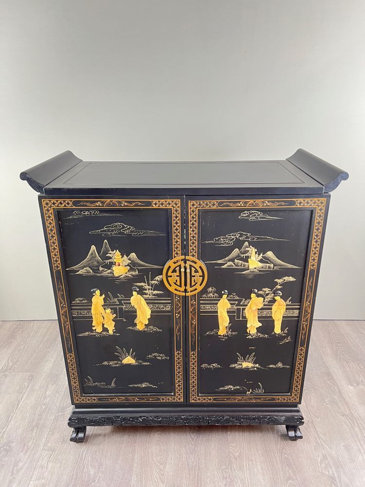 Meuble Bar Asiatique En Bois Laqué Noir Et Doré , XXe Siècle