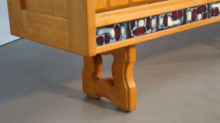 Guillerme Et Chambron, grande credenza in rovere, circa 1970