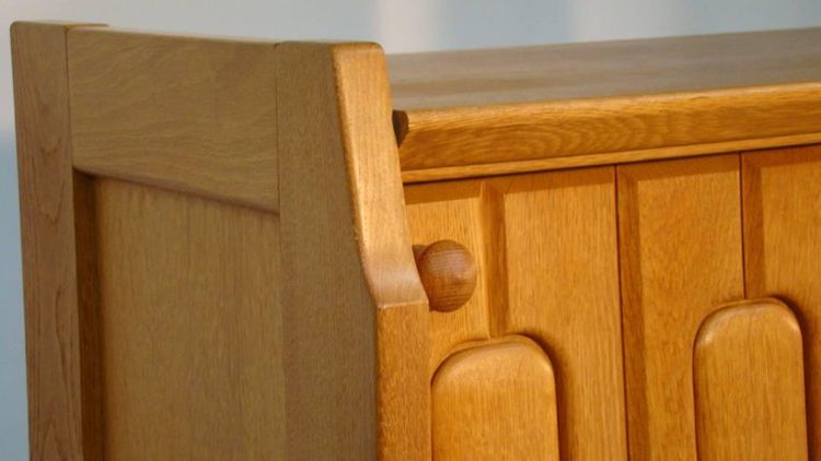 Guillerme Et Chambron, grande credenza in rovere, circa 1970