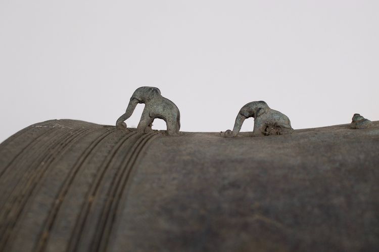 Bronze rain drum