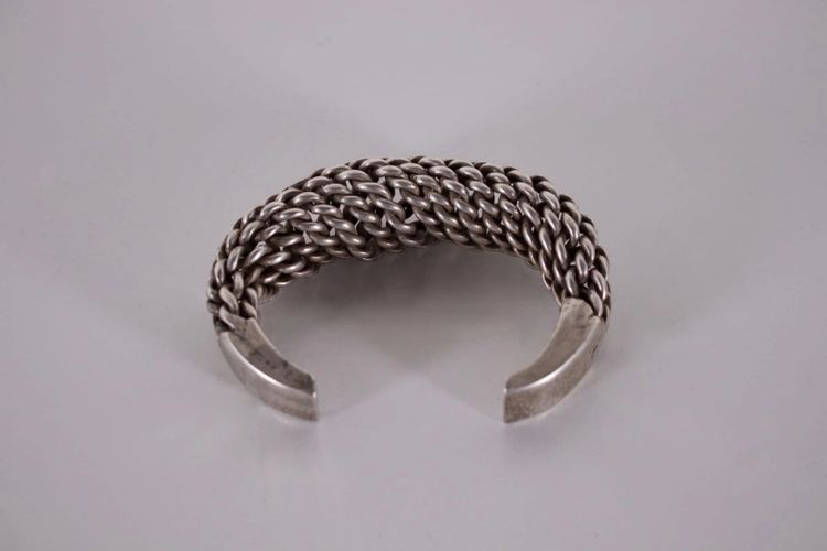 Bracciale Torque Akha, Popolo delle colline, Triangolo d'oro