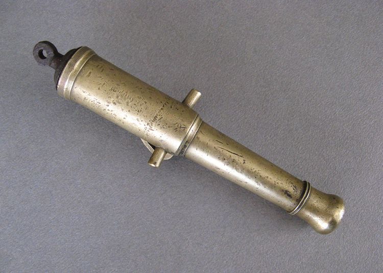Kleine Bronzekanone aus dem 18. Jahrhundert.