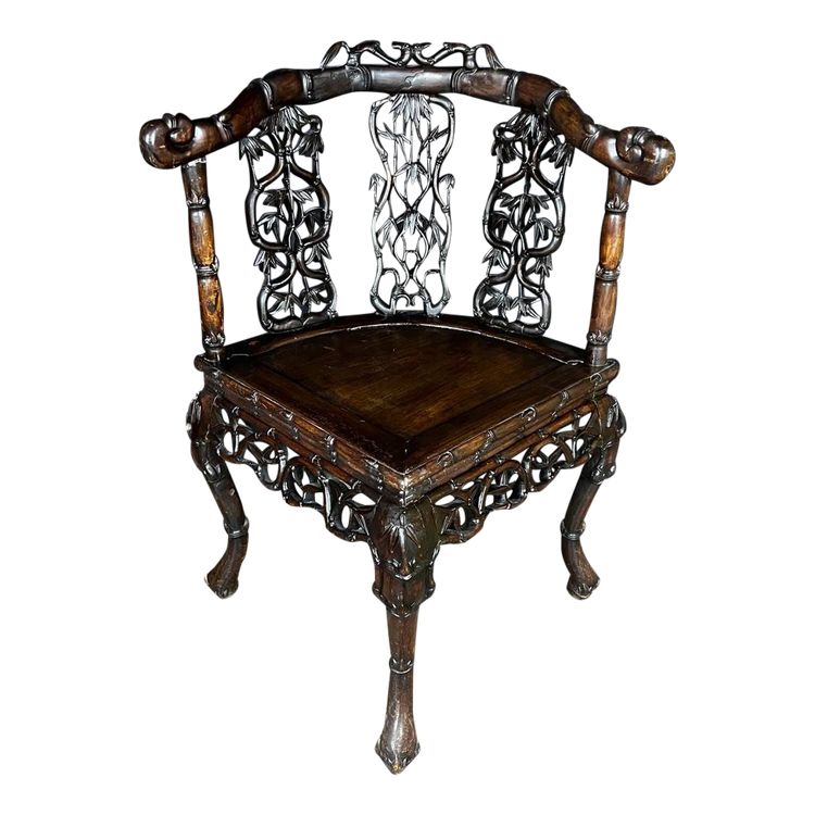 Fauteuil d’angle asiatique en bois sculpté