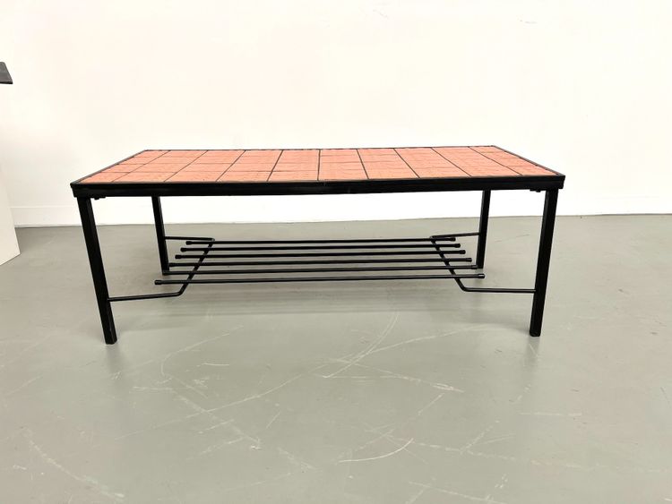 Modernistischer Couchtisch aus den 70er Jahren
