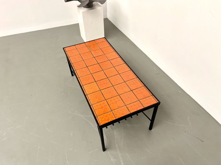 Modernistischer Couchtisch aus den 70er Jahren