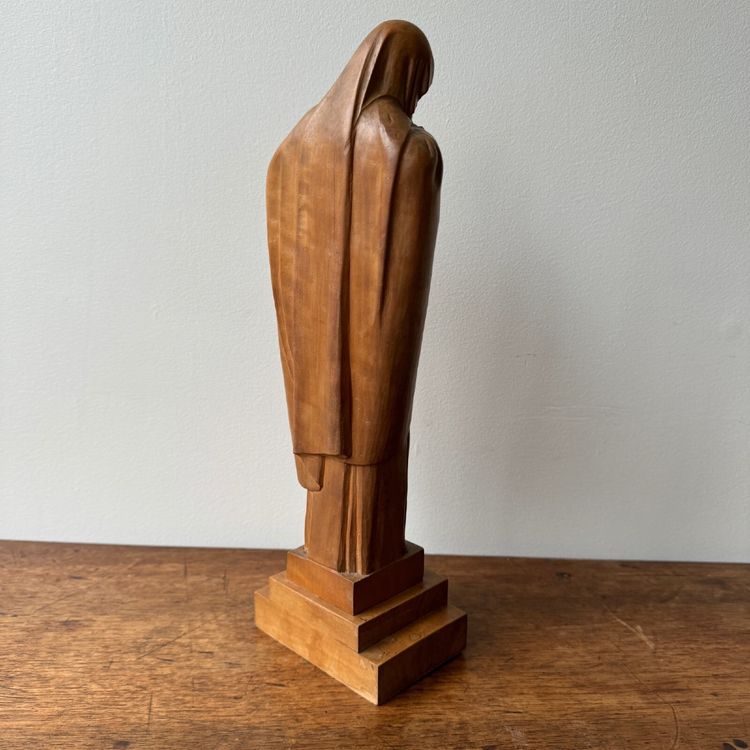 Virgin in carved wood by Lucienne Heuvelmans (1881-1944)