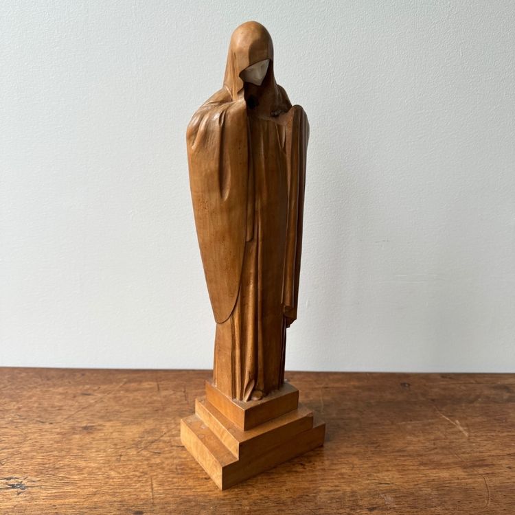 Virgin in carved wood by Lucienne Heuvelmans (1881-1944)