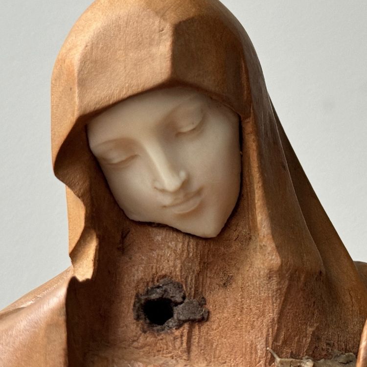 Virgin in carved wood by Lucienne Heuvelmans (1881-1944)