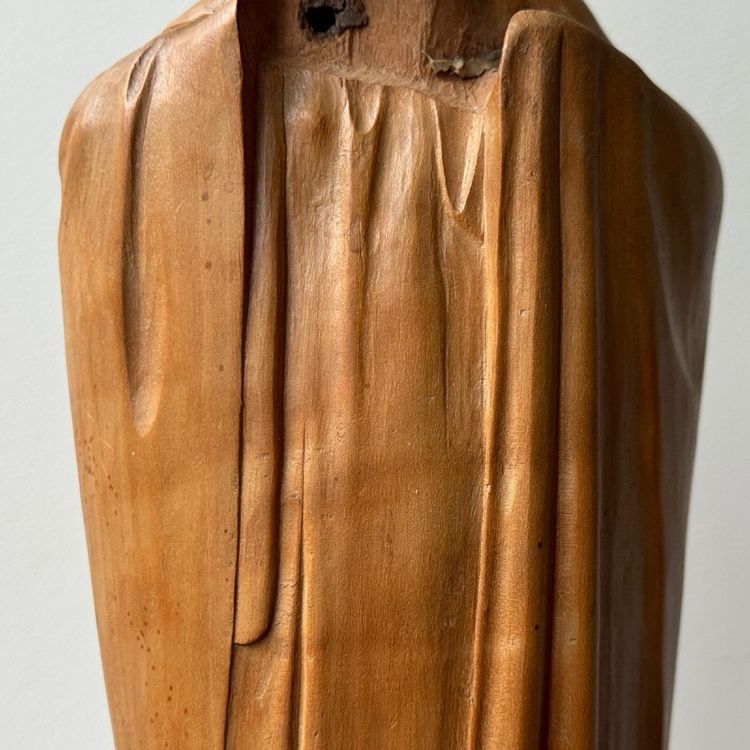 Virgin in carved wood by Lucienne Heuvelmans (1881-1944)