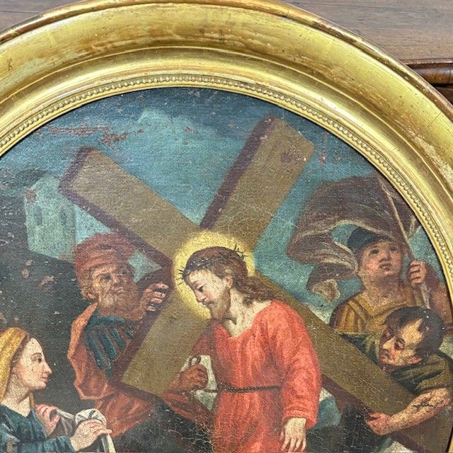 Antico dipinto olio su tela Ovale XVIII sec Gesù e il Cireneo. Cornice foglia oro . Mis 88 x cm 76 