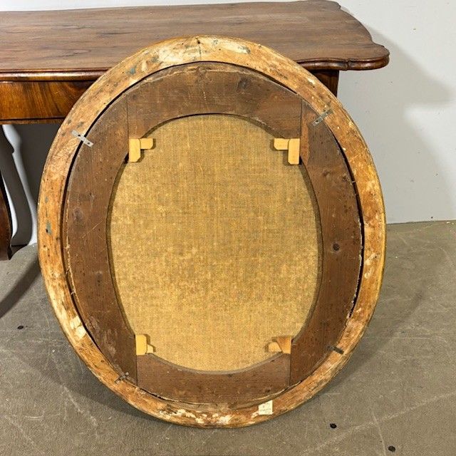Antico dipinto olio su tela Ovale XVIII sec Gesù e il Cireneo. Cornice foglia oro . Mis 88 x cm 76 