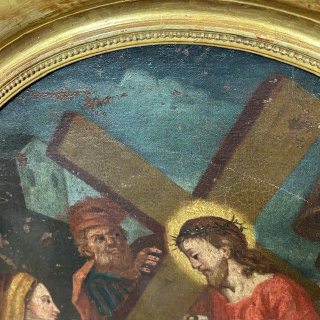 Antico dipinto olio su tela Ovale XVIII sec Gesù e il Cireneo. Cornice foglia oro . Mis 88 x cm 76 