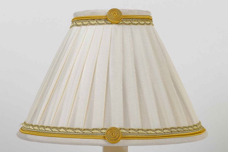 Paire de flambeaux d’époque Directoire en bronze ciselé et doré, montée en lampes