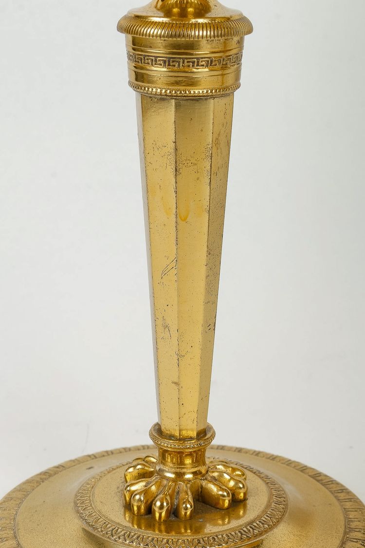 Paire de flambeaux d’époque Directoire en bronze ciselé et doré, montée en lampes