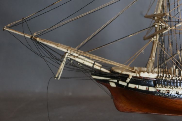 MAQUETTE DE BATEAU EN OS