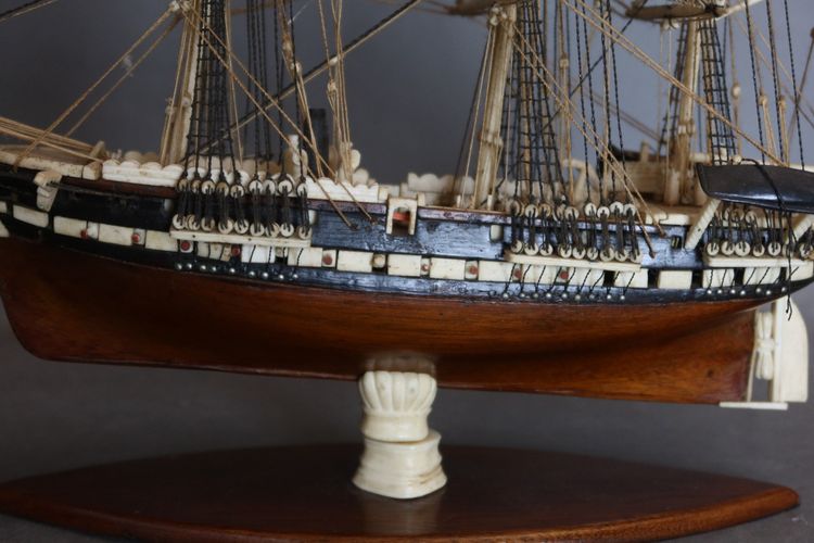 MAQUETTE DE BATEAU EN OS