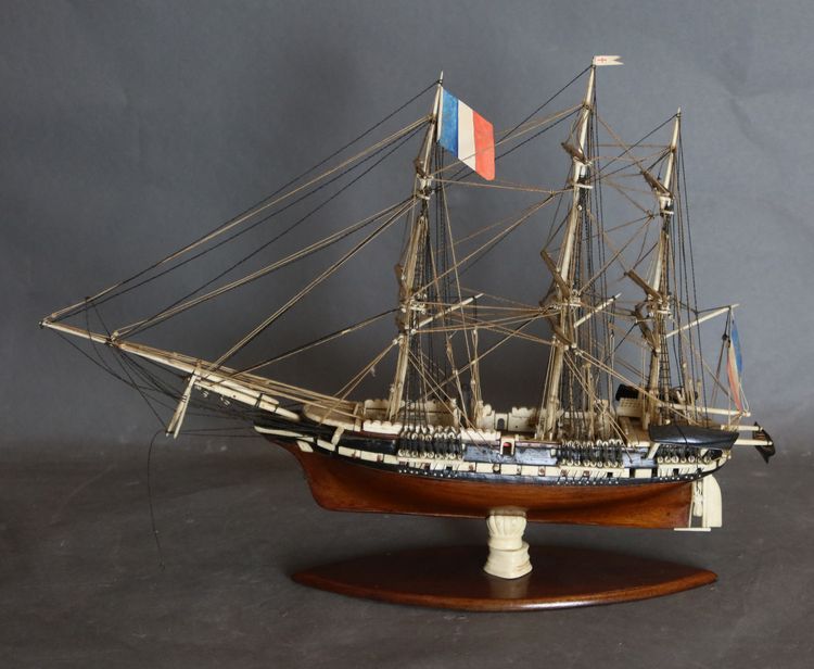 MAQUETTE DE BATEAU EN OS