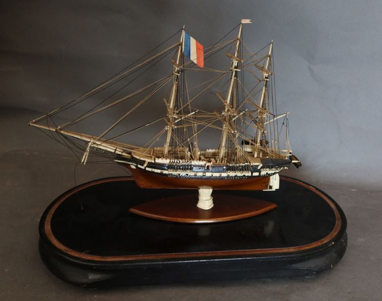 MAQUETTE DE BATEAU EN OS