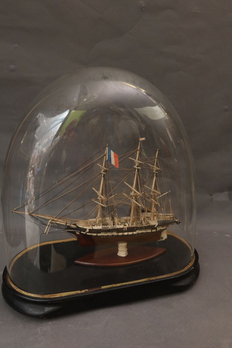 MAQUETTE DE BATEAU EN OS
