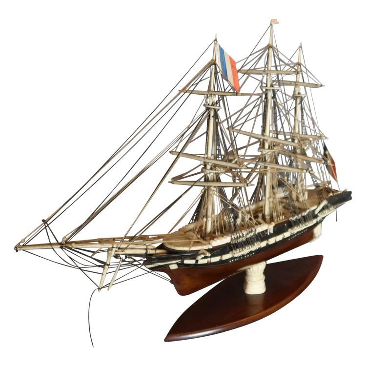 MAQUETTE DE BATEAU EN OS
