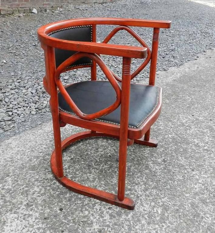 Josef Hoffmann, Fauteuil En Hêtre Courbé Vers 1900 ,recouvert Posterieusement De Cuir