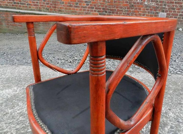 Josef Hoffmann, Fauteuil En Hêtre Courbé Vers 1900 ,recouvert Posterieusement De Cuir