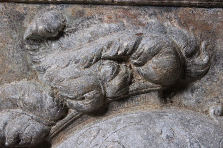 Rilievo in metallo, busto di Atena guerriera, XX secolo