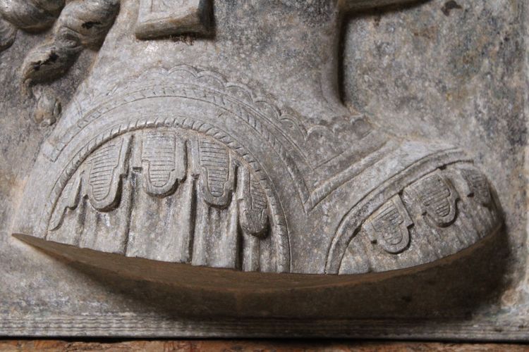 Rilievo in metallo, busto di Atena guerriera, XX secolo