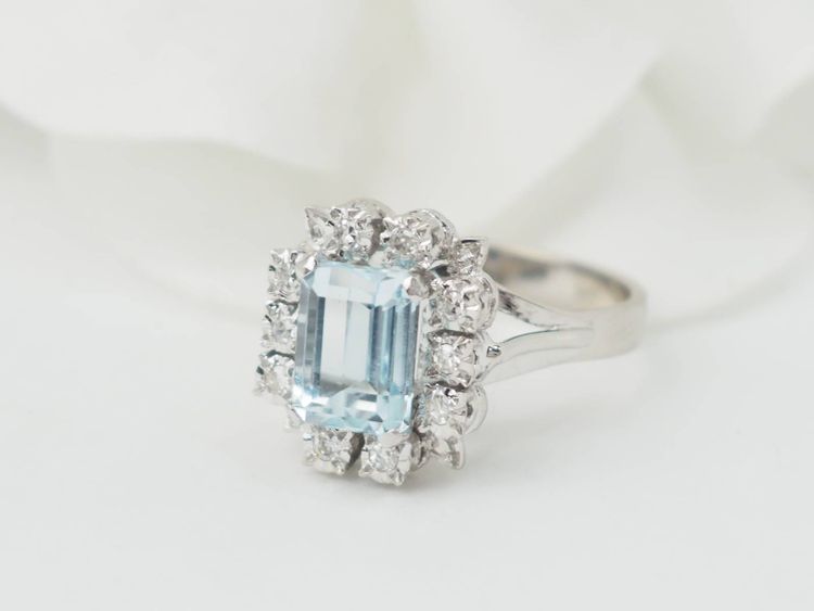 Ring in white gold, aquamarine and diamonds