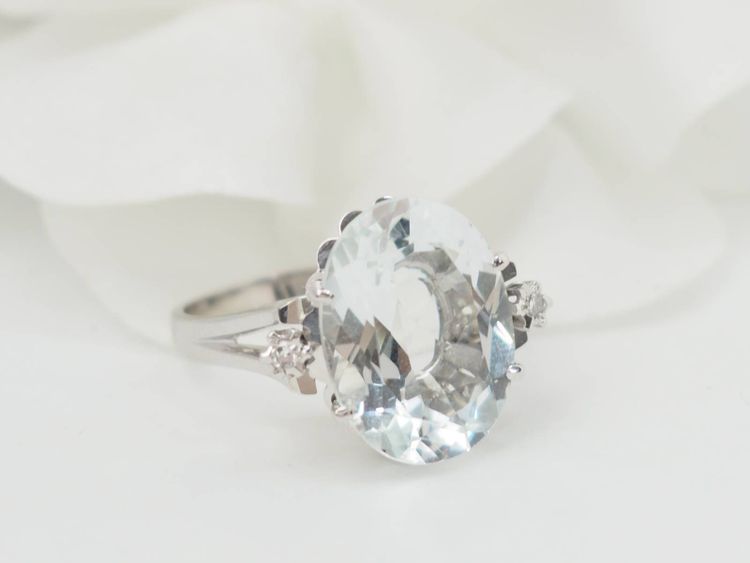 White gold, oval aquamarine and diamond ring