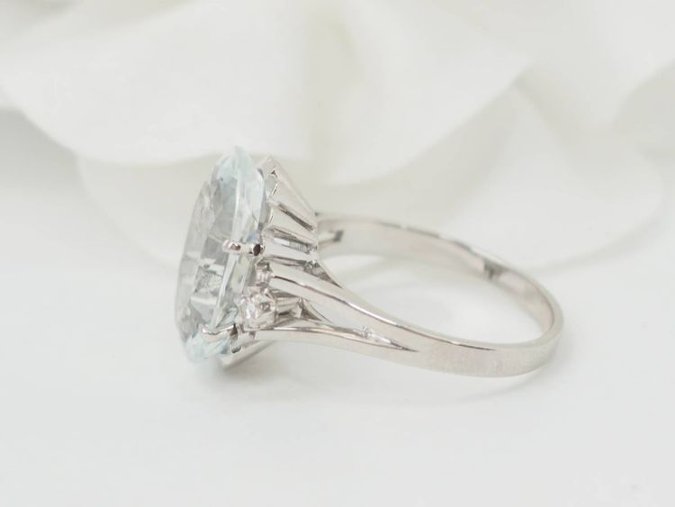 White gold, oval aquamarine and diamond ring