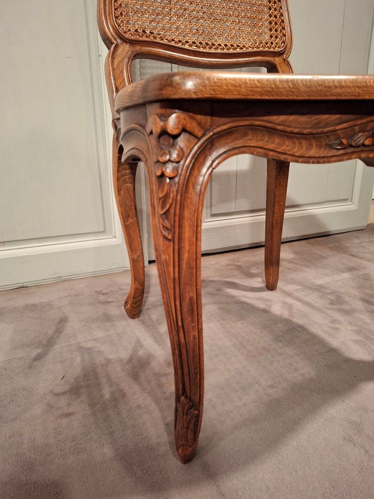 Suite de six chaises cannées en hêtre de style Louis XV.