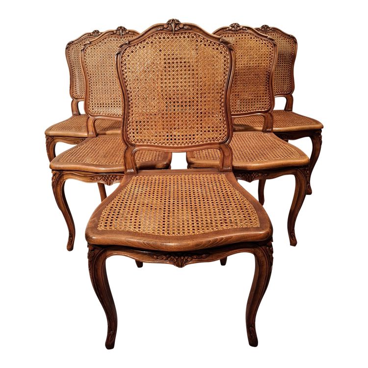 Suite de six chaises cannées en hêtre de style Louis XV.