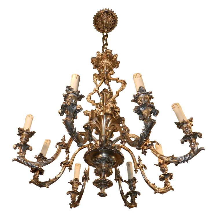 Grande lampadario in bronzo argentato del XIX secolo con decorazioni a figure