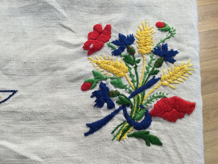 Nappe en lin brodée 