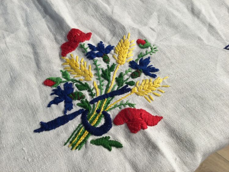 Nappe en lin brodée 
