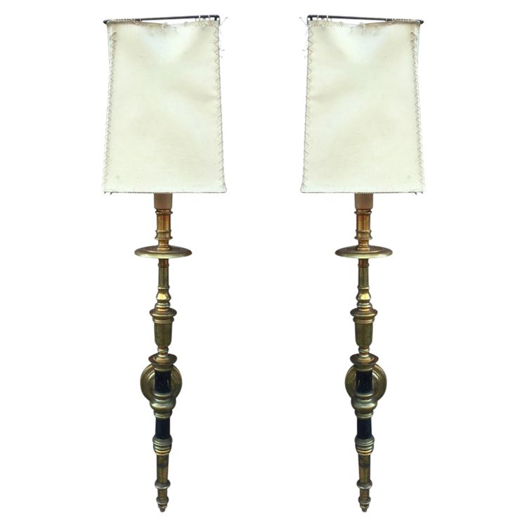Coppia di lampade da parete neo classiche in bronzo e ottone, circa 1950