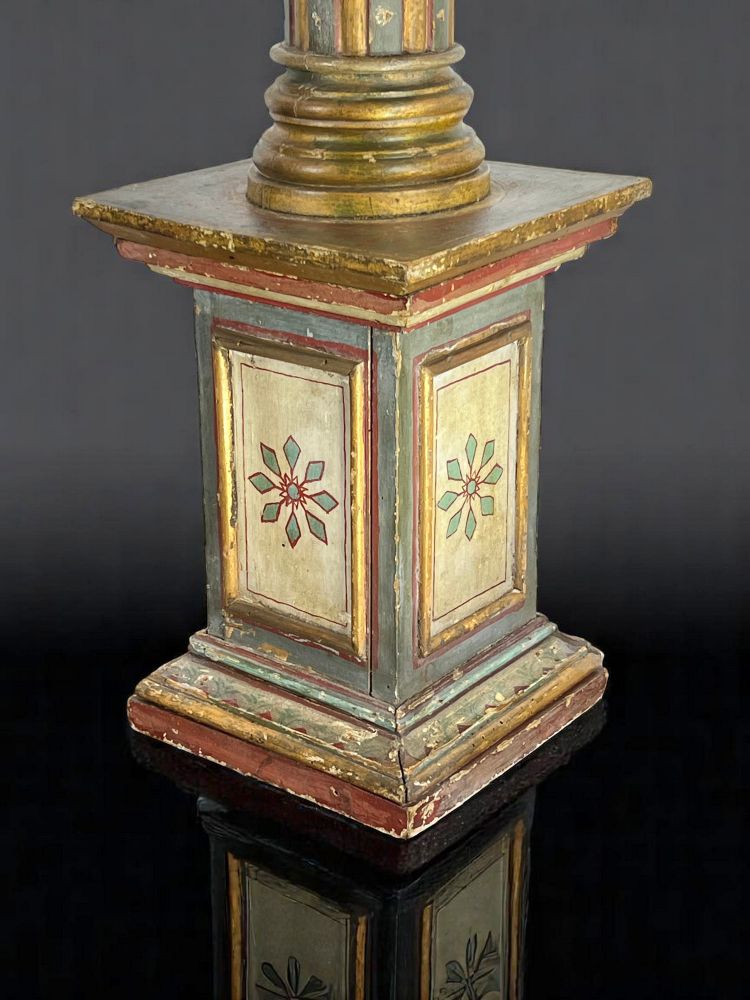 18th CENTURY ITALIAN FLORENTINE POLYCHROME WOOD PIEDESTAL TRANSFORMED INTO LAMP 96 CM