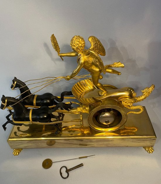 Pendule Empire "Char de l'Amour" en bronze - Jean Simon Deverberie