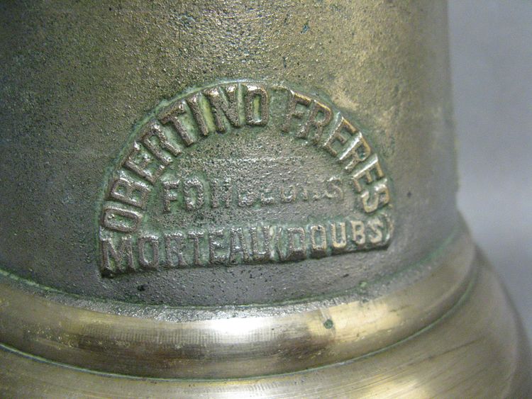 Cloche De Vache Obertino en bronze avec son collier. 